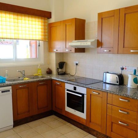 Villa On The First Line Пейя Экстерьер фото