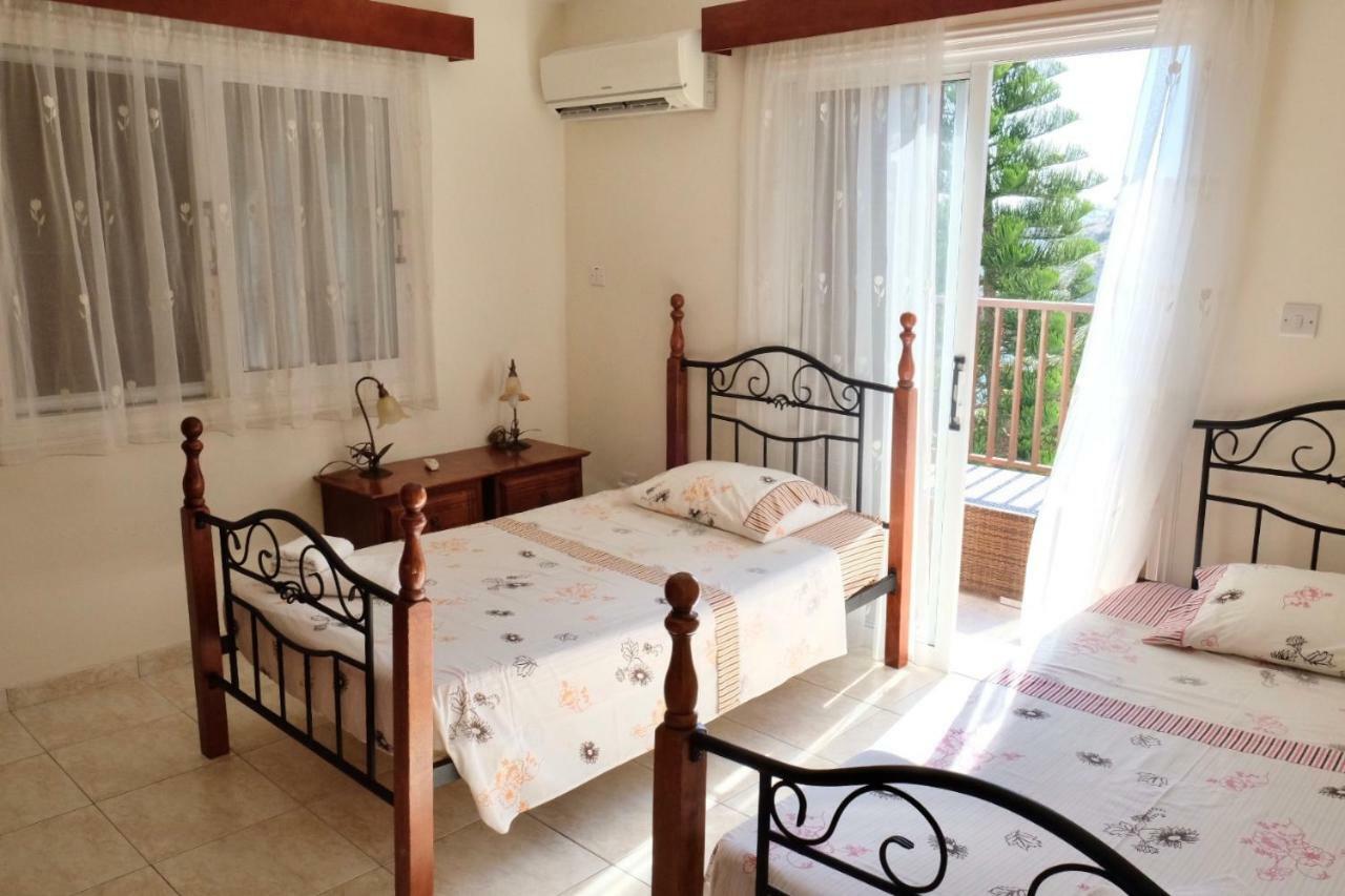 Villa On The First Line Пейя Экстерьер фото