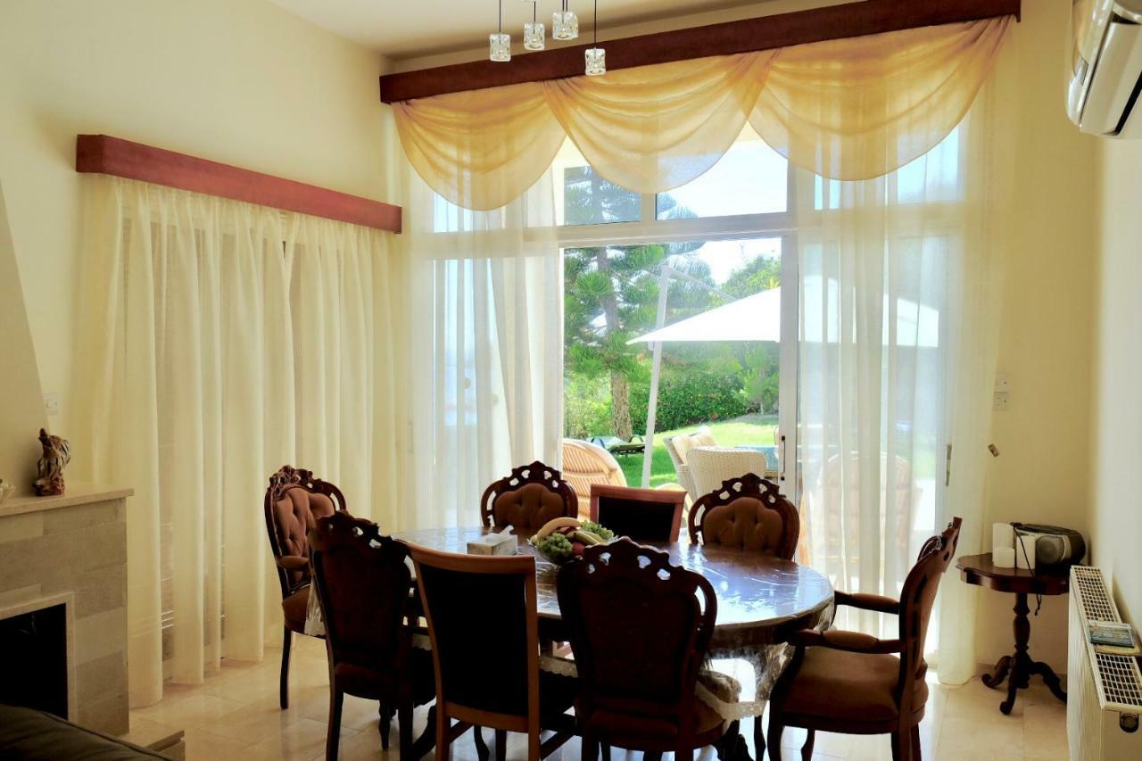 Villa On The First Line Пейя Экстерьер фото
