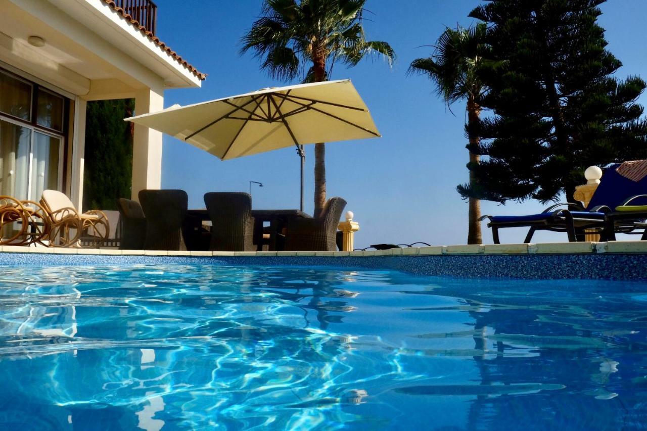 Villa On The First Line Пейя Экстерьер фото