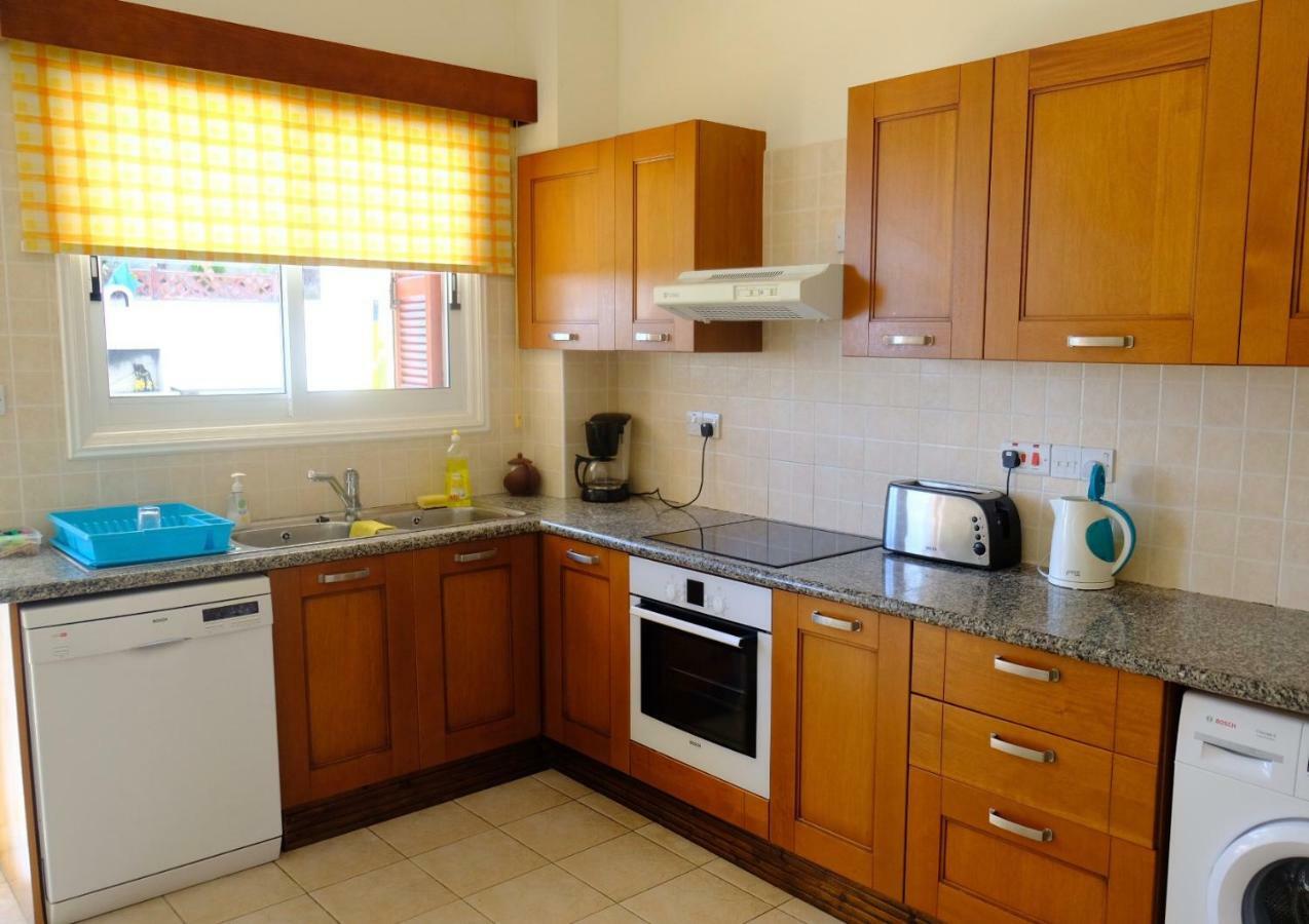 Villa On The First Line Пейя Экстерьер фото