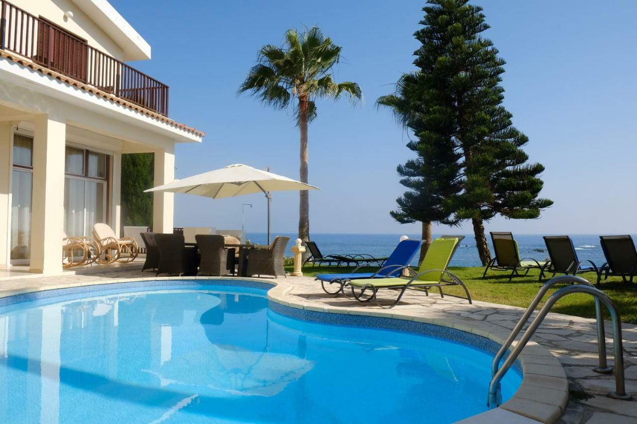 Villa On The First Line Пейя Экстерьер фото
