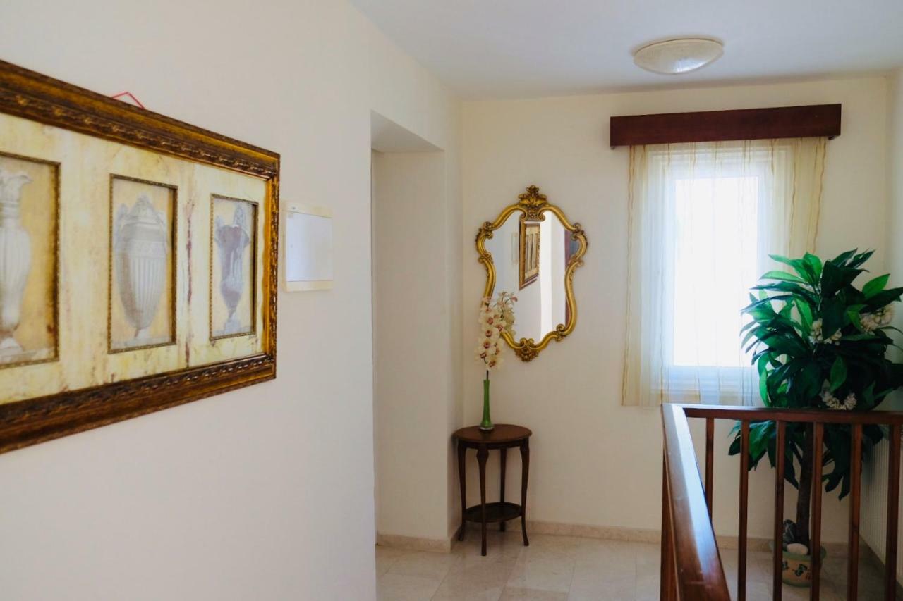 Villa On The First Line Пейя Экстерьер фото